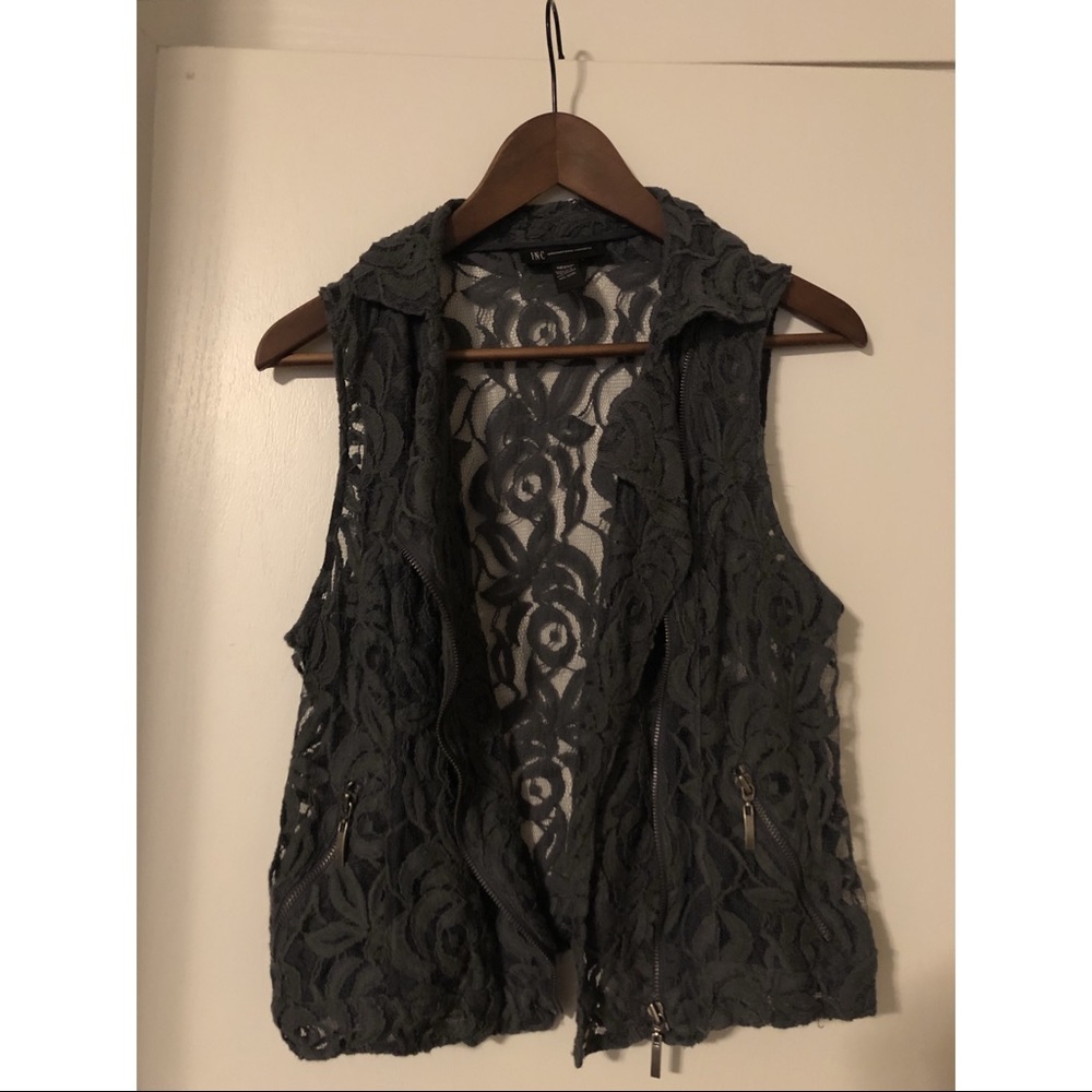 Adorable lace vest!